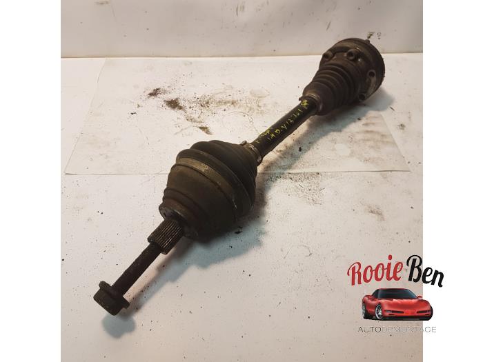 Gebruikte Steekas links-voor Volkswagen Passat Variant (3C5) 2.0 TDI 140 Prijs € 30,00 Margeregeling aangeboden door Rooie Ben autodemontage
