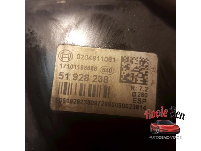 Rembekrachtiger van een Citroën Jumper (U9) 2.2 HDi 130 2015