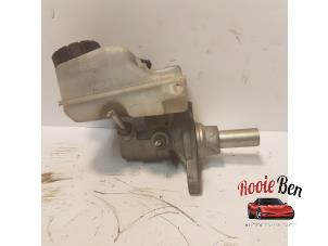 Gebruikte Hoofdremcilinder Renault Twingo III (AH) 1.0 SCe 70 12V Prijs € 20,00 Margeregeling aangeboden door Rooie Ben autodemontage