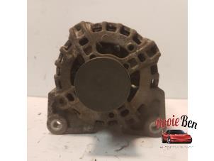 Gebruikte Dynamo Renault Twingo III (AH) 1.0 SCe 70 12V Prijs € 25,00 Margeregeling aangeboden door Rooie Ben autodemontage