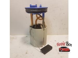 Gebruikte Benzinepomp Volkswagen Polo V (6R) 1.4 16V Prijs € 50,00 Margeregeling aangeboden door Rooie Ben autodemontage