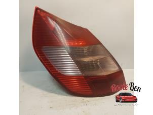 Gebruikte Achterlicht links Renault Scénic II (JM) 1.9 dCi 120 Prijs € 15,00 Margeregeling aangeboden door Rooie Ben autodemontage
