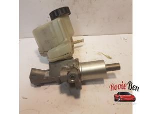 Gebruikte Hoofdremcilinder Mercedes C (W204) 2.2 C-220 CDI 16V Prijs € 20,00 Margeregeling aangeboden door Rooie Ben autodemontage