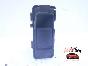 Gebruikte Elektrisch Raam Schakelaar Dodge Caliber 2.0 CRD 16V Prijs € 10,00 Margeregeling aangeboden door Rooie Ben autodemontage