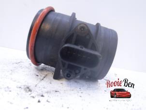 Luchtmassameter van een Dodge Caliber 2.0 CRD 16V 2008