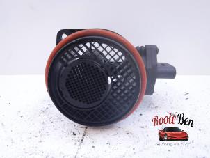 Luchtmassameter van een Dodge Caliber 2.0 CRD 16V 2008