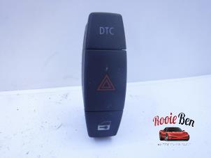 Gebruikte Schakelaar Paniekverlichting BMW 1 serie (E87/87N) 118i 16V Prijs € 10,00 Margeregeling aangeboden door Rooie Ben autodemontage