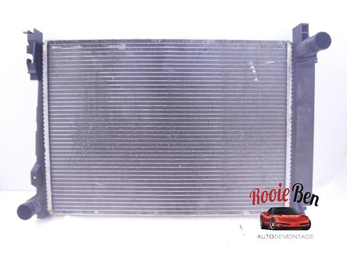 Gebruikte Radiateur Chrysler Voyager/Grand Voyager (RG/RS) 2.5 CRD 16V Prijs € 50,00 Margeregeling aangeboden door Rooie Ben autodemontage