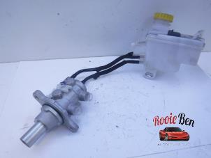 Gebruikte Hoofdremcilinder Jeep Renegade (BU) 1.6 Multijet 16V Prijs € 50,00 Margeregeling aangeboden door Rooie Ben autodemontage