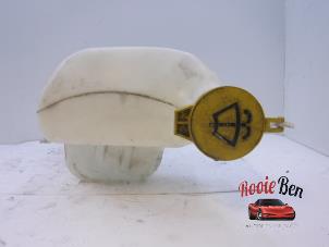 Gebruikte Ruitensproeiertank voor Dodge Caliber 2.0 16V Prijs € 25,00 Margeregeling aangeboden door Rooie Ben autodemontage