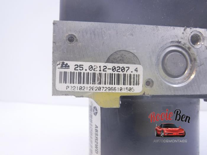 ABS Pomp van een Dodge Caliber 2.0 16V 2008