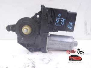 Gebruikte Motor electrisch raam Volkswagen Polo IV (9N1/2/3) 1.4 16V Prijs € 30,00 Margeregeling aangeboden door Rooie Ben autodemontage
