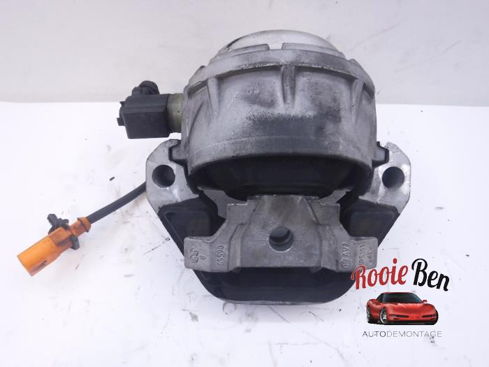 Gebruikte Motorrubber Audi A8 (D4) 3.0 TDI V6 24V Quattro Prijs € 50,00 Margeregeling aangeboden door Rooie Ben autodemontage