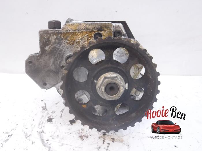 Gebruikte Dieselpomp Volkswagen Crafter 2.5 TDI 30/32/35/46/50 Prijs € 200,00 Margeregeling aangeboden door Rooie Ben autodemontage