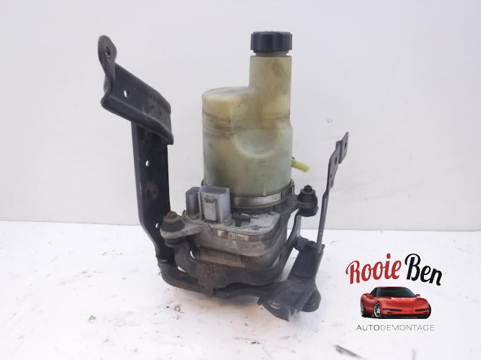 Gebruikte Servopomp Volvo V50 (MW) 1.8 16V Prijs € 50,00 Margeregeling aangeboden door Rooie Ben autodemontage