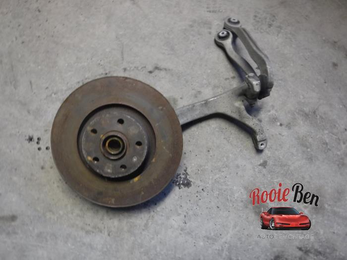 Gebruikte Fusee links-voor Audi A8 (D3) 3.0 TDI V6 24V Quattro Prijs € 50,00 Margeregeling aangeboden door Rooie Ben autodemontage