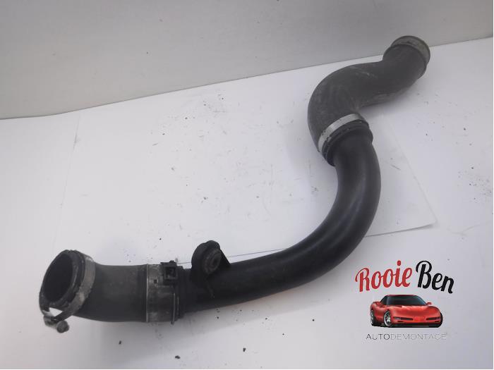 Gebruikte Intercooler Buis Volkswagen Transporter T5 2.0 TDI DRF Prijs € 25,00 Margeregeling aangeboden door Rooie Ben autodemontage