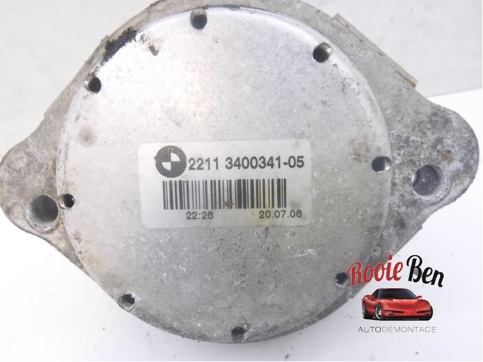 Motorsteun van een BMW X3 (E83) 2.0d 16V 2007