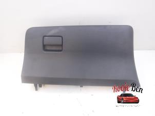 Gebruikte Dashboardkastje Toyota Yaris III (P13) 1.4 D-4D-F Prijs € 30,00 Margeregeling aangeboden door Rooie Ben autodemontage