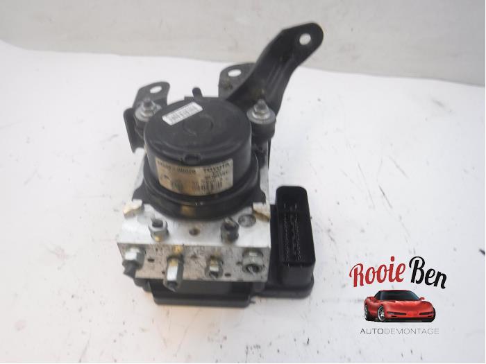 Gebruikte ABS Pomp Toyota Yaris III (P13) 1.4 D-4D-F Prijs € 100,00 Margeregeling aangeboden door Rooie Ben autodemontage