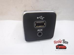 Gebruikte AUX/USB aansluiting Jeep Compass (MP) 1.4 Multi Air2 16V 4x4 Prijs op aanvraag aangeboden door Rooie Ben autodemontage