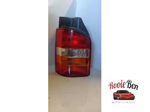 Gebruikte Achterlicht links Volkswagen Transporter T5 1.9 TDi Prijs € 15,00 Margeregeling aangeboden door Rooie Ben autodemontage