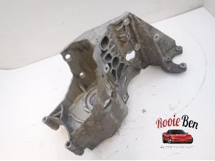 Gebruikte Dynamosteun onder Chrysler Voyager/Grand Voyager (RG/RS) 2.8 CRD 16V Autom. Prijs op aanvraag aangeboden door Rooie Ben autodemontage