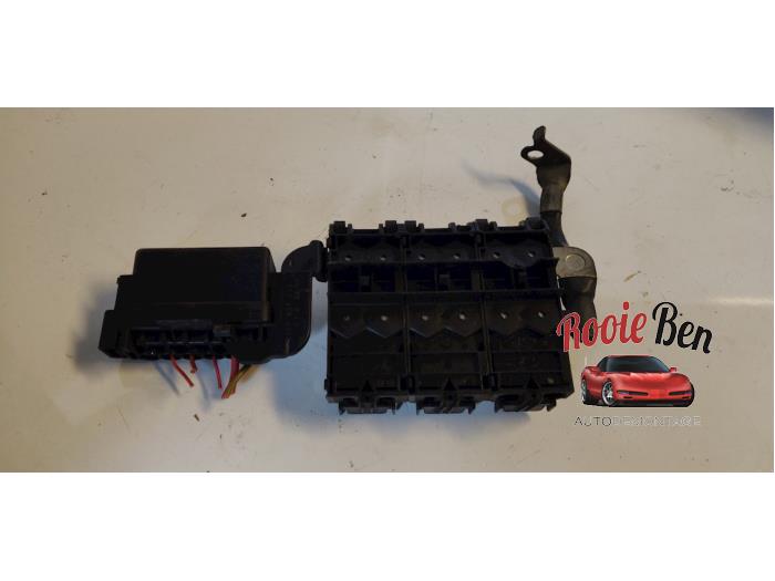 Zekeringkast van een Volkswagen Polo IV (9N1/2/3) 1.4 16V 2007