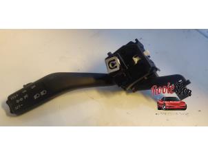 Gebruikte Pinker Schakelaar Seat Altea (5P1) 2.0 TDI 16V Prijs € 15,00 Margeregeling aangeboden door Rooie Ben autodemontage