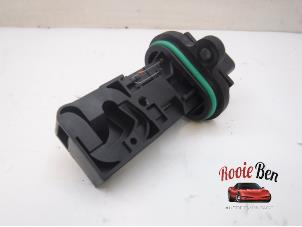 Gebruikte Luchtmassameter BMW 6 serie (E64) 650 i 4.8 V8 32V Prijs € 30,00 Margeregeling aangeboden door Rooie Ben autodemontage