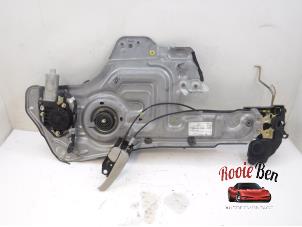 Gebruikte Raammechaniek 4Deurs rechts-voor Hyundai Trajet 2.0 CRDi 16V Prijs € 30,00 Margeregeling aangeboden door Rooie Ben autodemontage