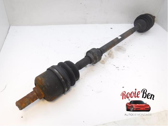 Aandrijfas rechts-voor van een Hyundai Trajet 2.0 CRDi 16V 2005