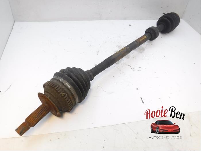 Aandrijfas rechts-voor van een Hyundai Trajet 2.0 CRDi 16V 2005