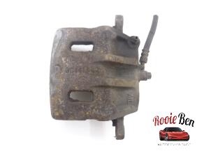 Gebruikte Remklauw (Tang) links-voor Hyundai Trajet 2.0 CRDi 16V Prijs € 20,00 Margeregeling aangeboden door Rooie Ben autodemontage