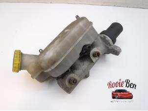 Gebruikte Hoofdremcilinder Chrysler Voyager/Grand Voyager (RG/RS) 2.8 CRD 16V Autom. Prijs € 20,00 Margeregeling aangeboden door Rooie Ben autodemontage