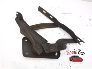 Gebruikte Motorkap Scharnier Chevrolet Suburban 5.7 Tailgate Prijs op aanvraag aangeboden door Rooie Ben autodemontage