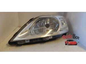 Gebruikte Linker Koplamp Dacia Logan MCV (KS) 1.6 Prijs op aanvraag aangeboden door Rooie Ben autodemontage