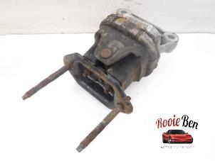 Motorsteun van een Chrysler 300 C 2.7 V6 24V 2007