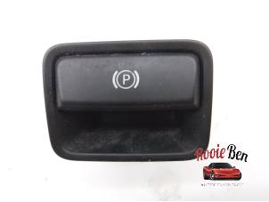 Gebruikte Handrem schakelaar Mercedes A (W176) 1.5 A-180 CDI, A-180d 16V Prijs op aanvraag aangeboden door Rooie Ben autodemontage