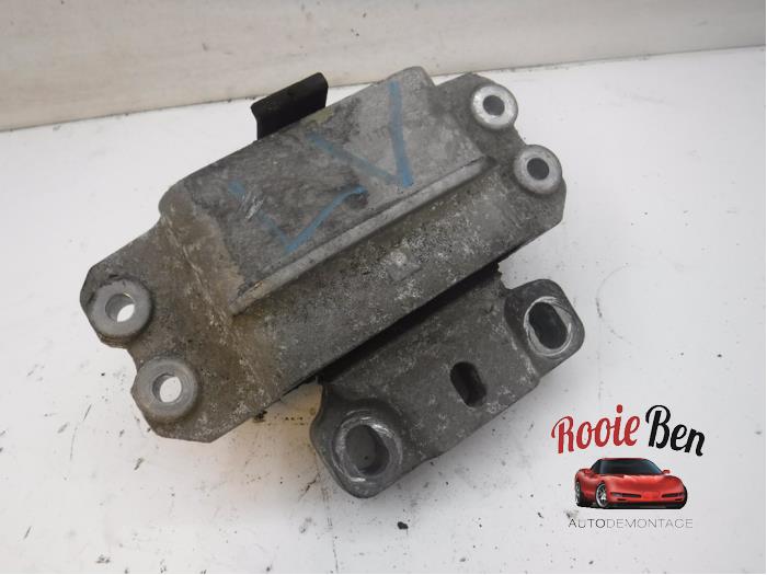 Gebruikte Motorsteun Volkswagen Caddy III (2KA,2KH,2CA,2CH) 2.0 SDI Prijs € 25,00 Margeregeling aangeboden door Rooie Ben autodemontage