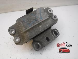 Gebruikte Motorrubber Volkswagen Caddy III (2KA,2KH,2CA,2CH) 2.0 SDI Prijs € 25,00 Margeregeling aangeboden door Rooie Ben autodemontage