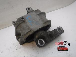 Gebruikte Motorsteun Volkswagen Caddy III (2KA,2KH,2CA,2CH) 2.0 SDI Prijs € 25,00 Margeregeling aangeboden door Rooie Ben autodemontage