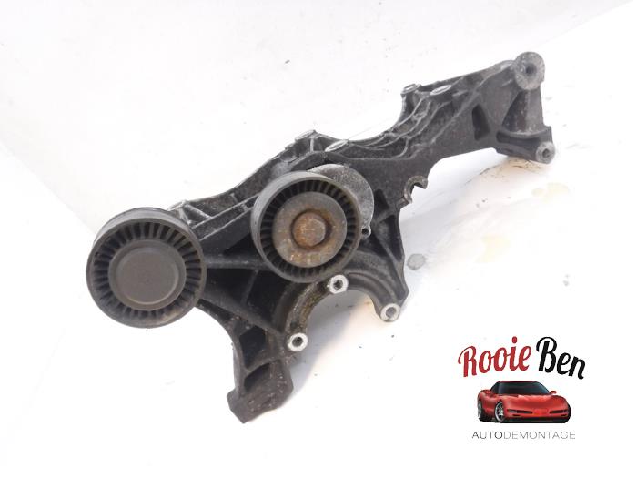 Gebruikte Dynamosteun onder Volkswagen Caddy III (2KA,2KH,2CA,2CH) 1.9 TDI Prijs € 35,00 Margeregeling aangeboden door Rooie Ben autodemontage