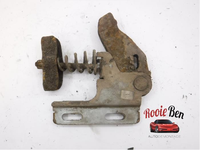 Gebruikte Handrem Mechaniek Mercedes Vito (639.6) 2.2 109 CDI 16V Prijs € 10,00 Margeregeling aangeboden door Rooie Ben autodemontage