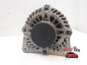 Gebruikte Dynamo Nissan Qashqai (J10) 1.6 16V Prijs € 45,00 Margeregeling aangeboden door Rooie Ben autodemontage