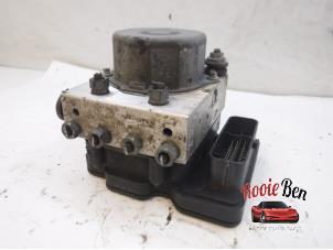 Gebruikte ABS Pomp Renault Clio IV (5R) 0.9 Energy TCE 90 12V Prijs € 50,00 Margeregeling aangeboden door Rooie Ben autodemontage