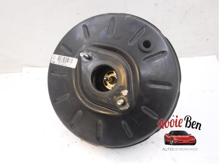 Gebruikte Rembekrachtiger Renault Clio IV (5R) 0.9 Energy TCE 90 12V Prijs € 50,00 Margeregeling aangeboden door Rooie Ben autodemontage