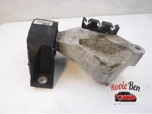 Gebruikte Motorsteun Renault Clio IV (5R) 0.9 Energy TCE 90 12V Prijs € 25,00 Margeregeling aangeboden door Rooie Ben autodemontage