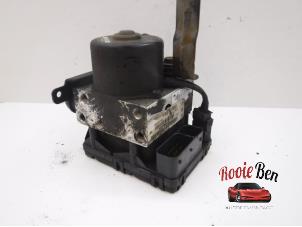 Gebruikte ABS Pomp Jeep Cherokee/Liberty (KJ) 3.7 V6 24V Prijs € 200,00 Margeregeling aangeboden door Rooie Ben autodemontage