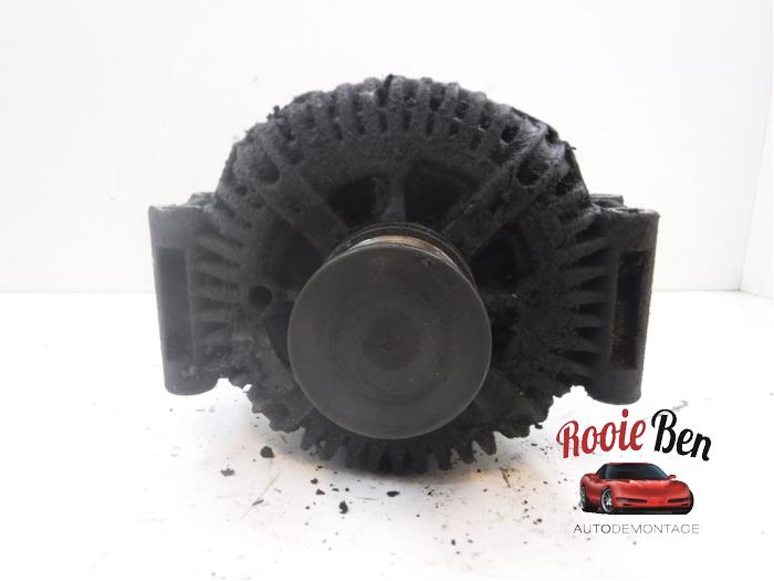 Dynamo van een Jeep Commander (XK) 3.0 CRD 2007